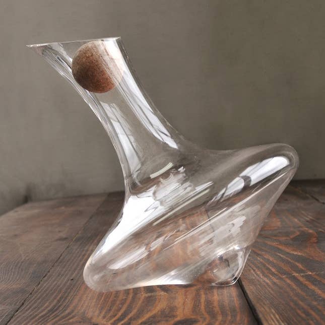 Genau rechts drehbarer Wein-Dekanter für den Großhandel von Swoon Living