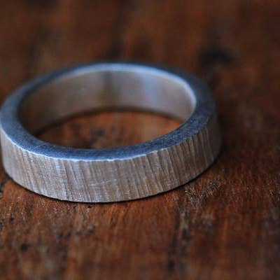 Armband aus gehämmertem Birkensilber für den Großhandel von Amanda K Lockrow