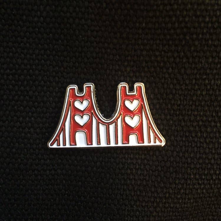 PapaLlama - Wholesale Lapel Pin/Button - Golden Gate Bridge1