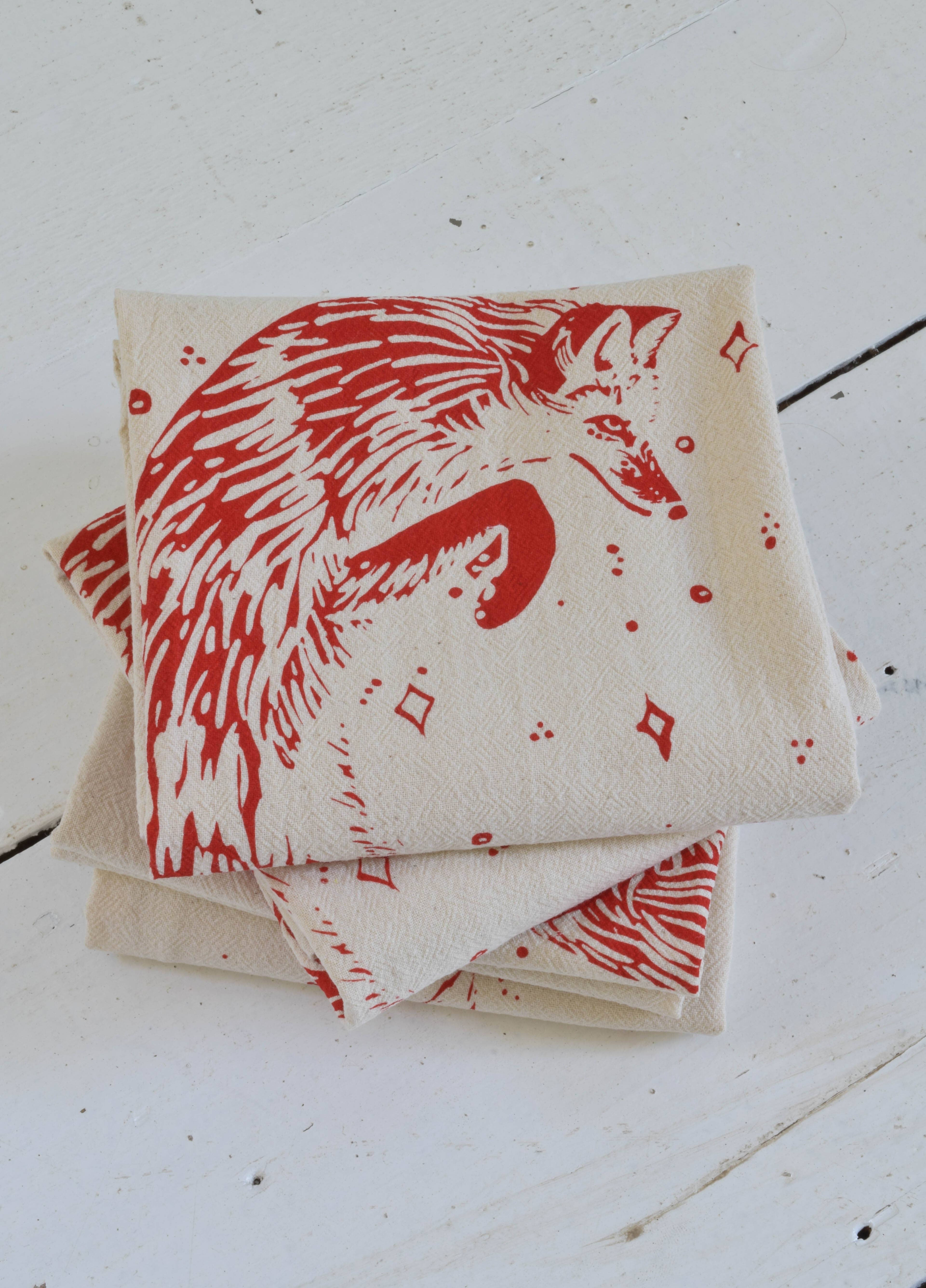 Hearth and Harrow - Wholesale Dinner & Cloth Napkin - Set of 4 Organic Cotton Napkins - Fox in Red - Foxes Print3