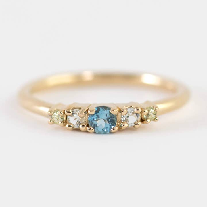 Maya Topas och Peridot Band - Mässing för wholesale av Minette